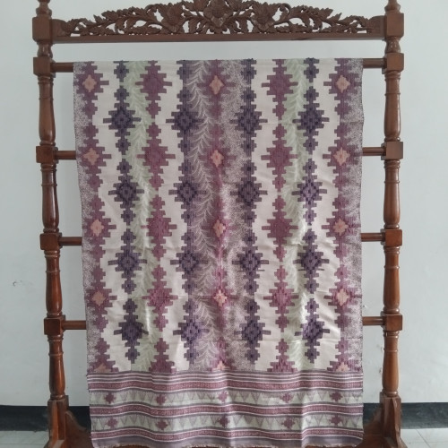 Kain Batik Tulis Tenun Bulu Sutra Motif Kembang Areuy mix Geometris Warna Lilac Ungu Putih